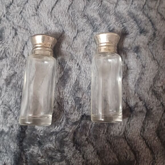 Salt & Pepper Shakers - Vintage Small Clear 3" H x 1" W - Picture 2 of 5